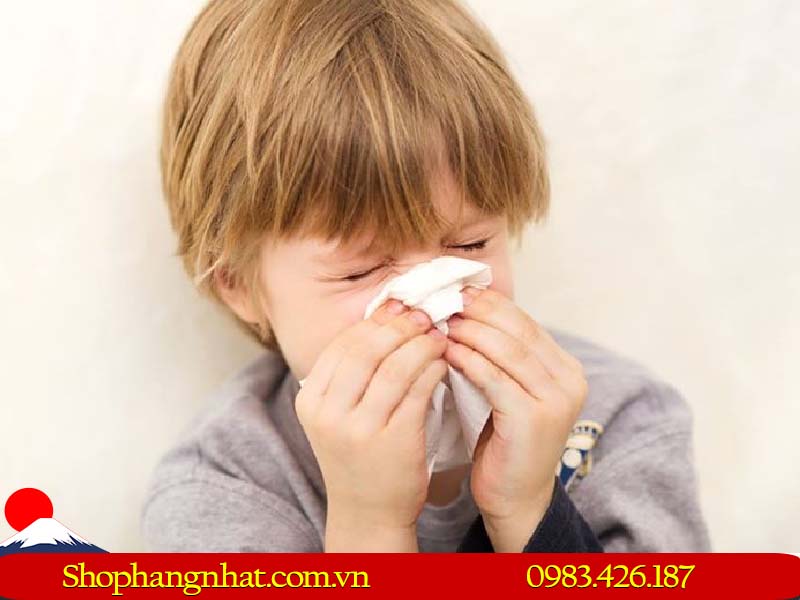 Viêm hô hấp, sưng quanh mắt, cảm cúm lê dài, đau họng, khó thở … là những dấu hiệu viêm xoang cấp tính